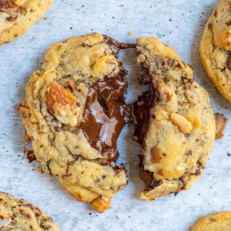 Easy and Delicious Almond Chocolate Cookies