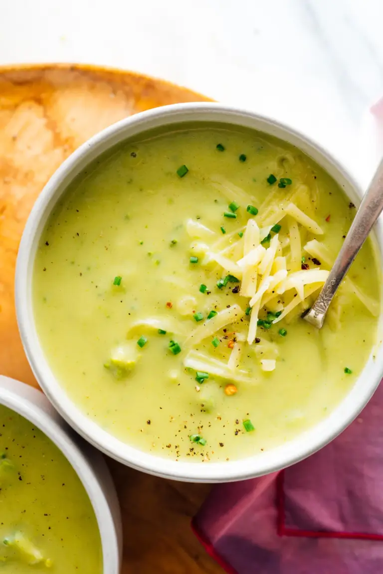 Creamy Broccoli Mac & Cheese Soup Recipe
