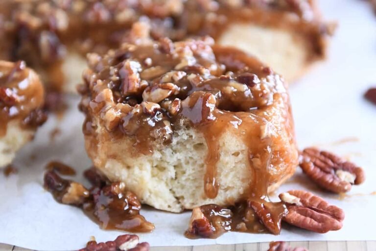 Cinnamon Rolls Recipe with Sticky Caramel Glaze