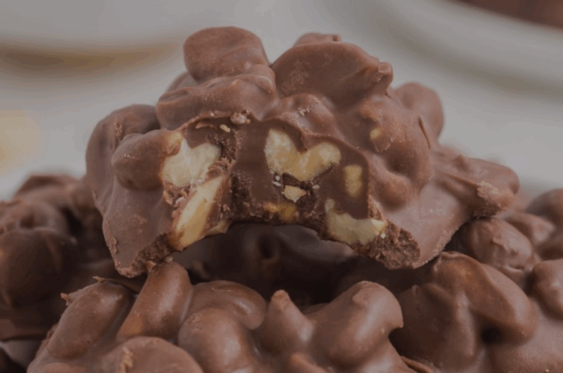 Crockpot Chocolate Peanut Clusters: The Ultimate Sweet and Salty Treat