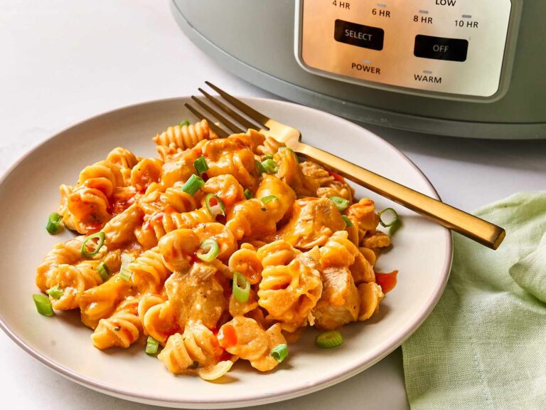 Crock‑Pot Buffalo Chicken Mac & Cheese (Slow Cooker Recipe)