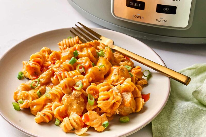 Crock‑Pot Buffalo Chicken Mac & Cheese (Slow Cooker Recipe)