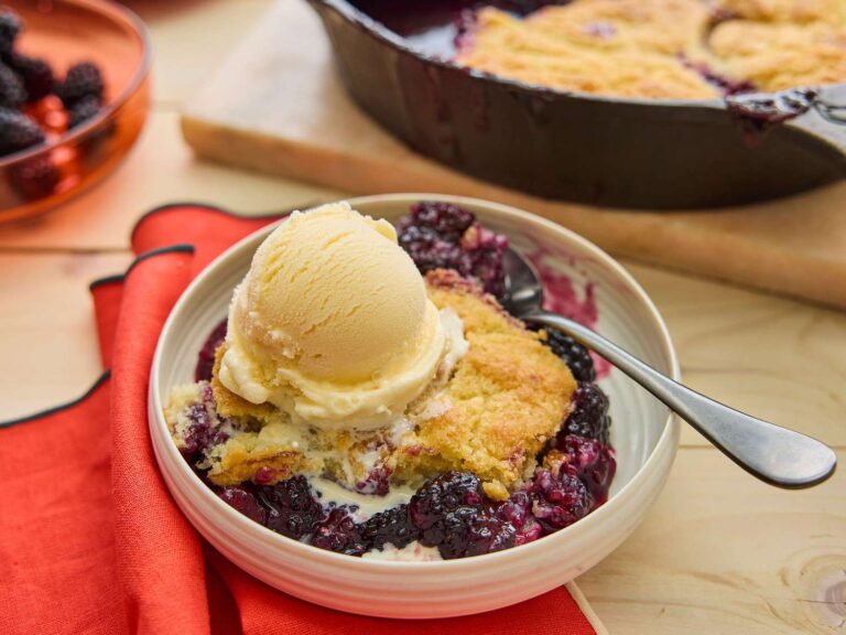 Berry Cobbler: A Quick and Delicious Pressure Cooker Dessert