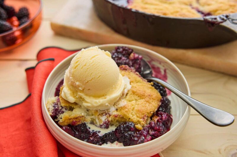 Berry Cobbler: A Quick and Delicious Pressure Cooker Dessert