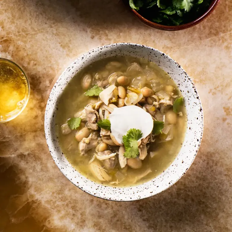 Easy Weeknight White Bean Chili: A Cozy Slow Cooker Meal