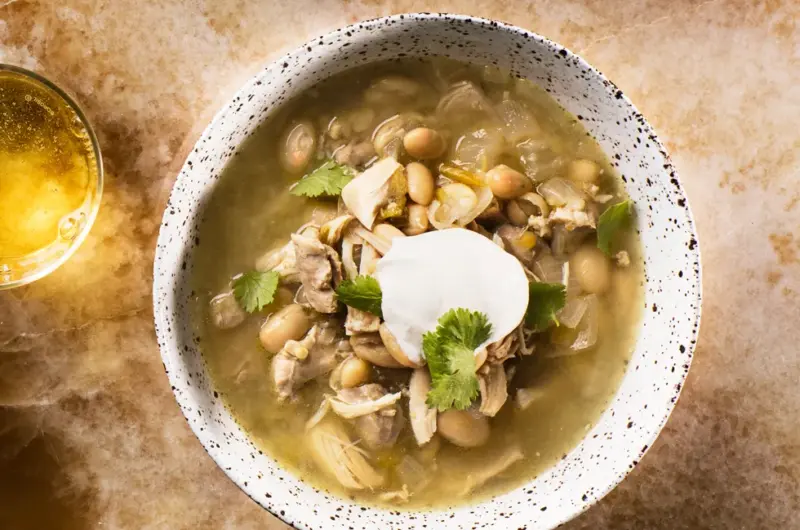 Easy Weeknight White Bean Chili: A Cozy Slow Cooker Meal
