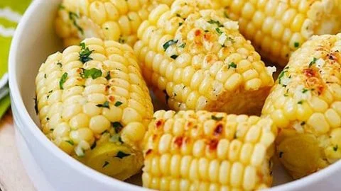 Corn on the Cob with Garlic Herb Butter: A Quick Pressure Cooker Side Dish