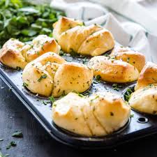 Garlic Butter Dinner Rolls (Slow Cooker Recipe)